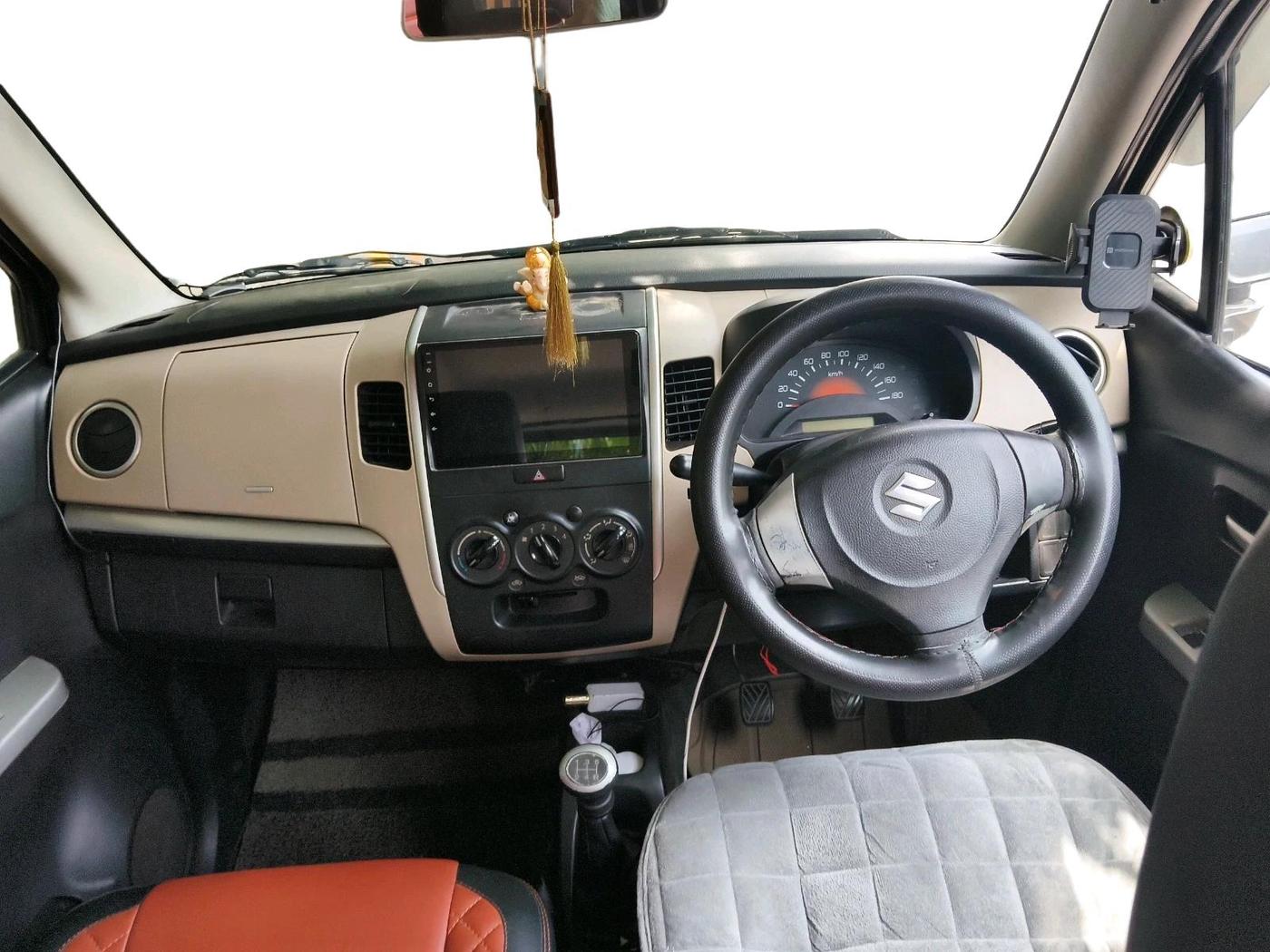 2017 Maruti Wagon R 1.0 LXI CNG, CNG, Manual, 1,12,645 km, interior