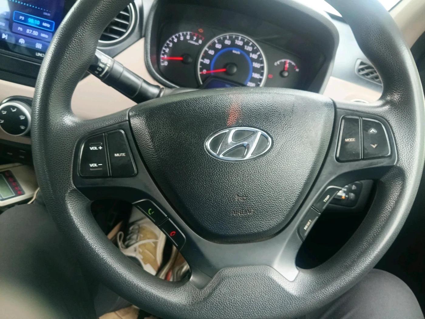 2016 Hyundai Grand i10 SPORTZ 1.2 KAPPA VTVT, CNG, Manual, 88,401 km, interior