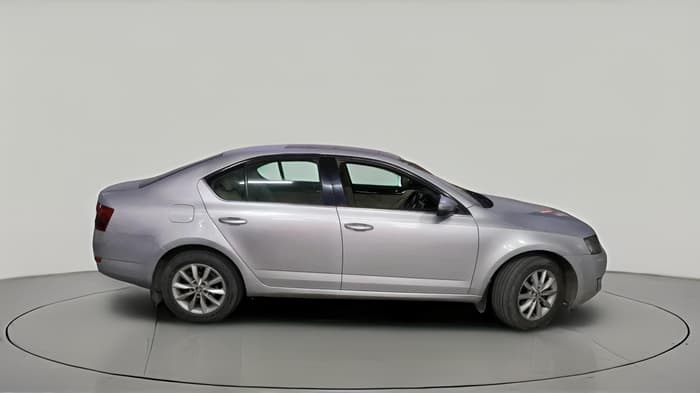 2016 Skoda Octavia 2.0 TDI CR STYLE PLUS AT, Diesel, Automatic, 1,72,598 km, exterior