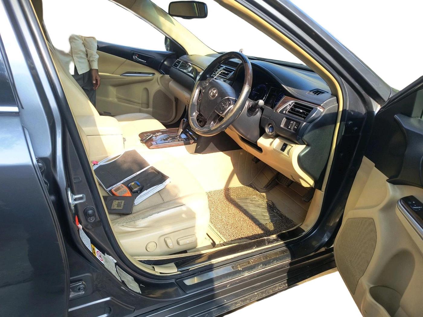 2016 Toyota Camry HYBRID, Hybrid, Automatic, 1,67,988 km, interior