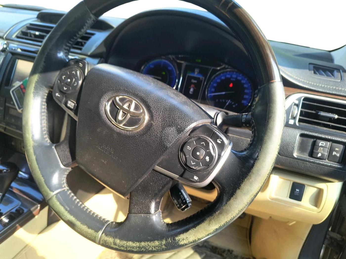2016 Toyota Camry HYBRID, Hybrid, Automatic, 1,67,988 km, interior