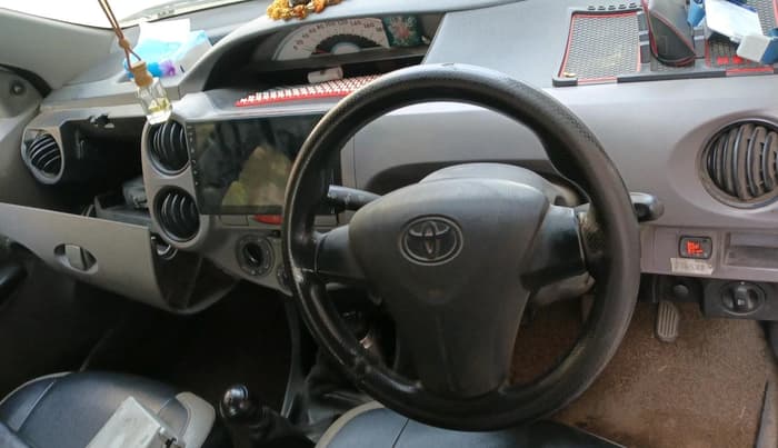 2011 Toyota Etios Liva G, Petrol, Manual, 2,21,639 km, interior