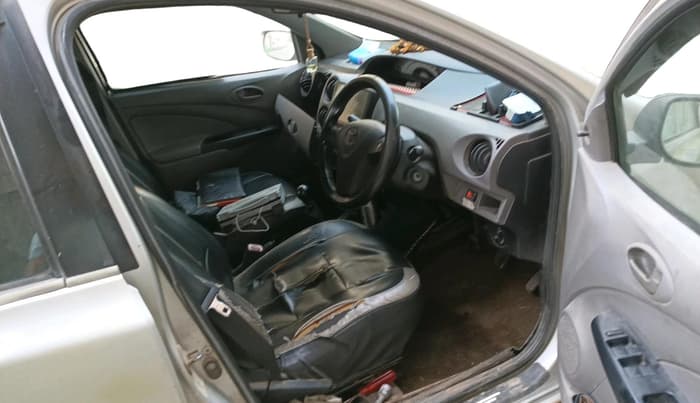 2011 Toyota Etios Liva G, Petrol, Manual, 2,21,639 km, interior