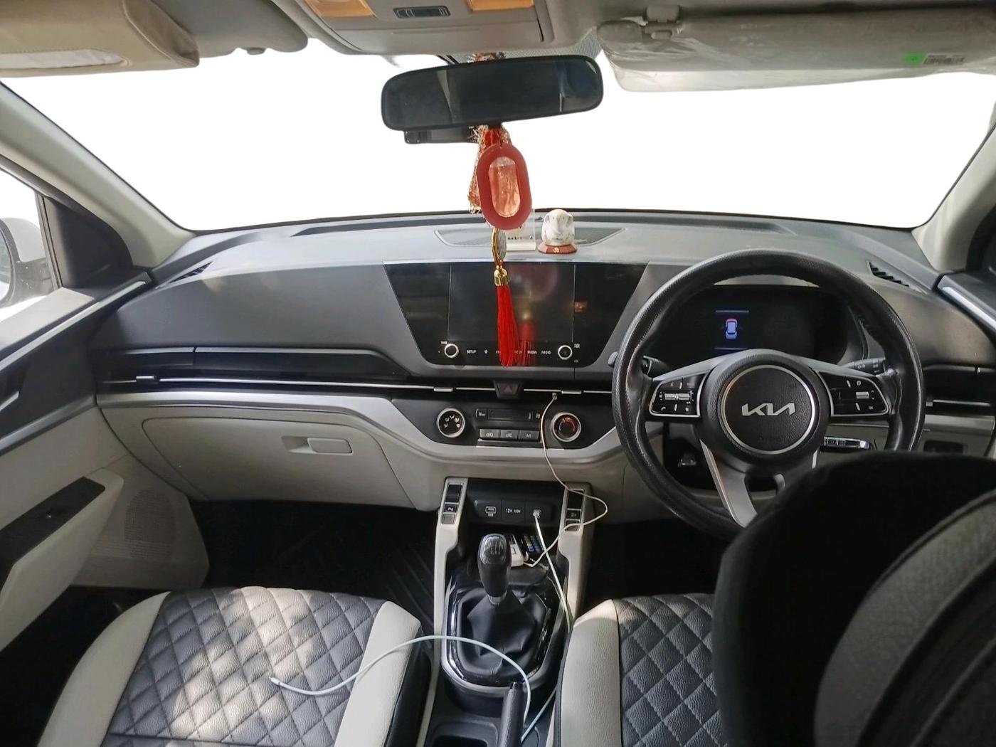 2023 KIA CARENS  PRESTIGE 1.5 TURBO PETROL IMT 7 STR , Petrol, Manual, 42,200 km, interior