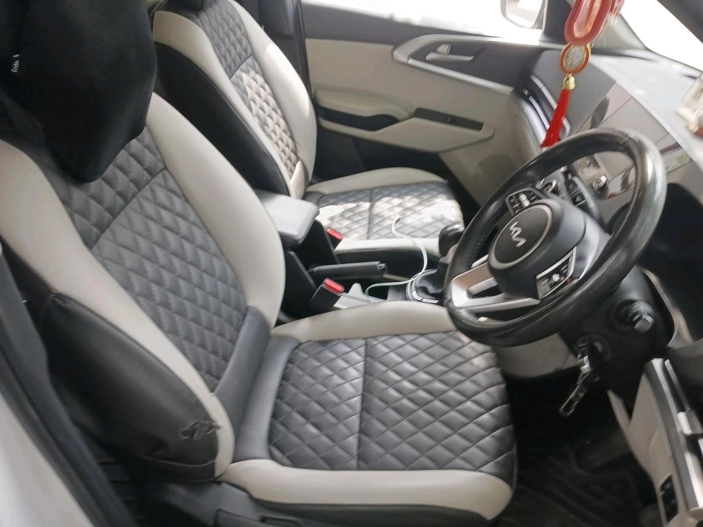 2023 KIA CARENS  PRESTIGE 1.5 TURBO PETROL IMT 7 STR , Petrol, Manual, 42,200 km, interior