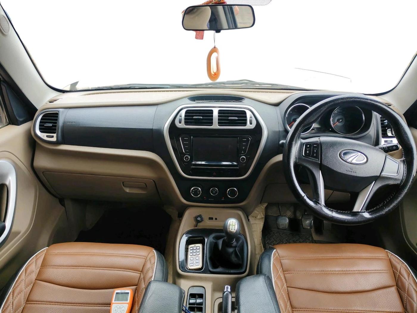 2018 Mahindra TUV300 T10, Diesel, Manual, 1,38,726 km, interior