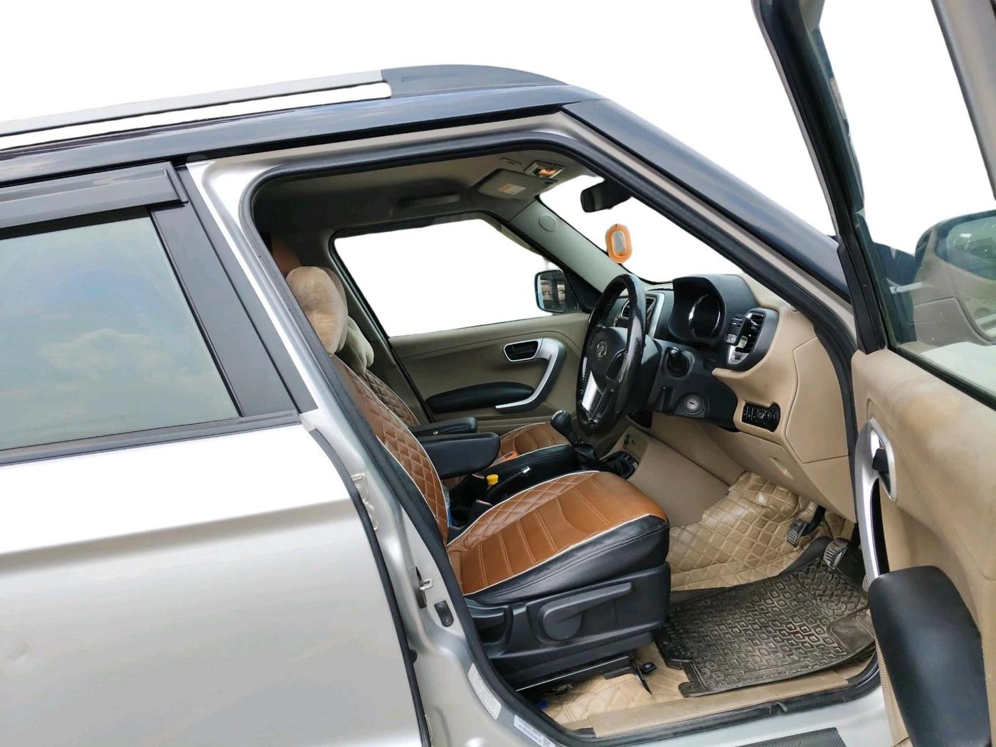 2018 Mahindra TUV300 T10, Diesel, Manual, 1,38,726 km, interior