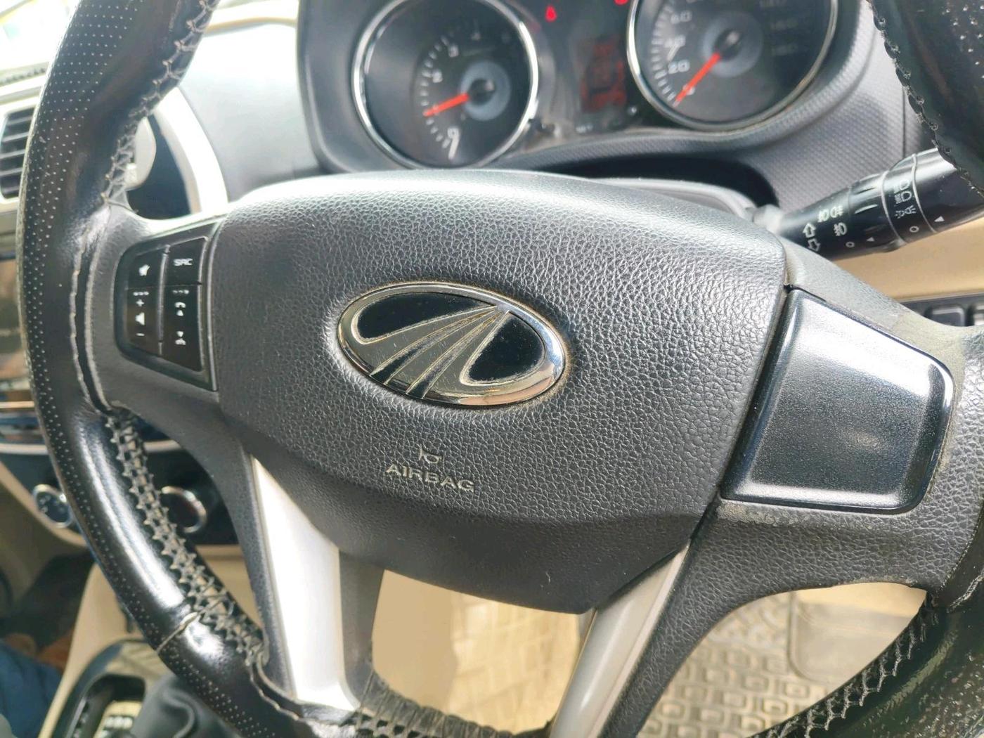 2018 Mahindra TUV300 T10, Diesel, Manual, 1,38,726 km, interior