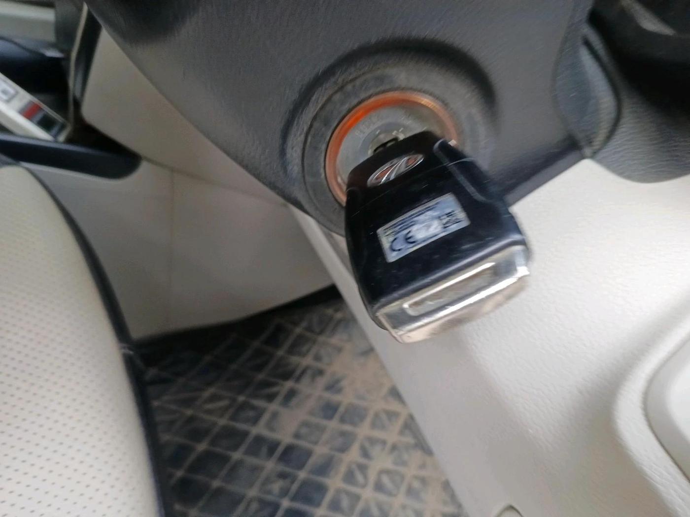 2019 Mahindra XUV300 W6 1.2 PETROL, Petrol, Manual, 79,623 km, interior