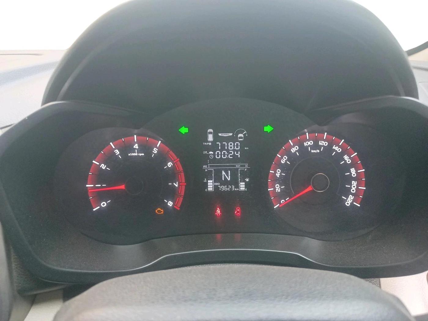 2019 Mahindra XUV300 W6 1.2 PETROL, Petrol, Manual, 79,623 km, interior