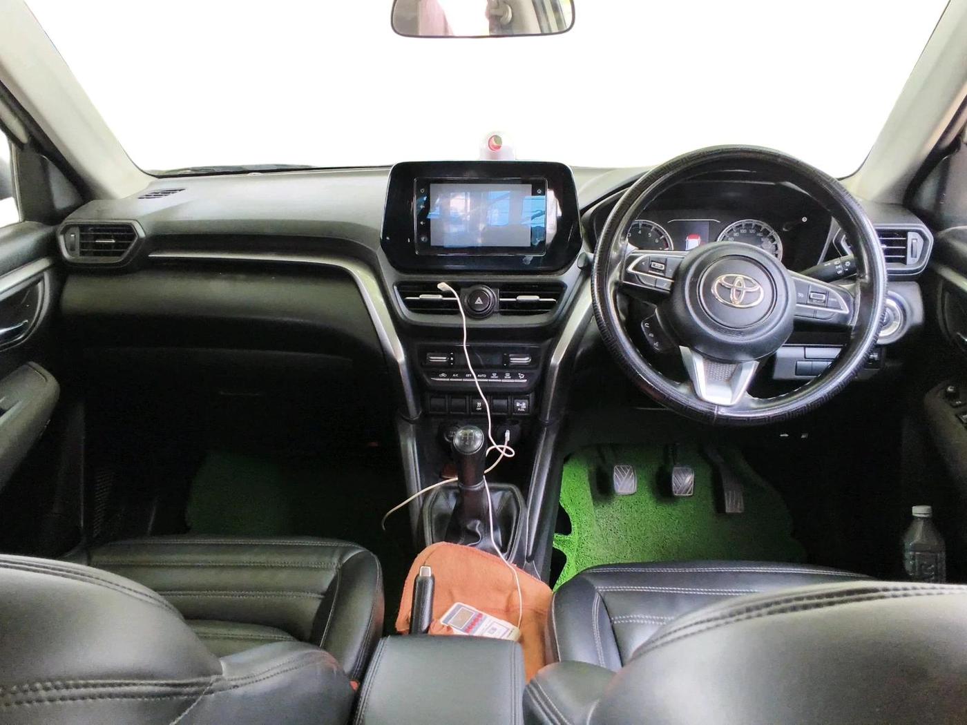 2024 Toyota URBAN CRUISER HYRYDER S NEO DRIVE  E-CNG, CNG, Manual, 78,230 km, interior