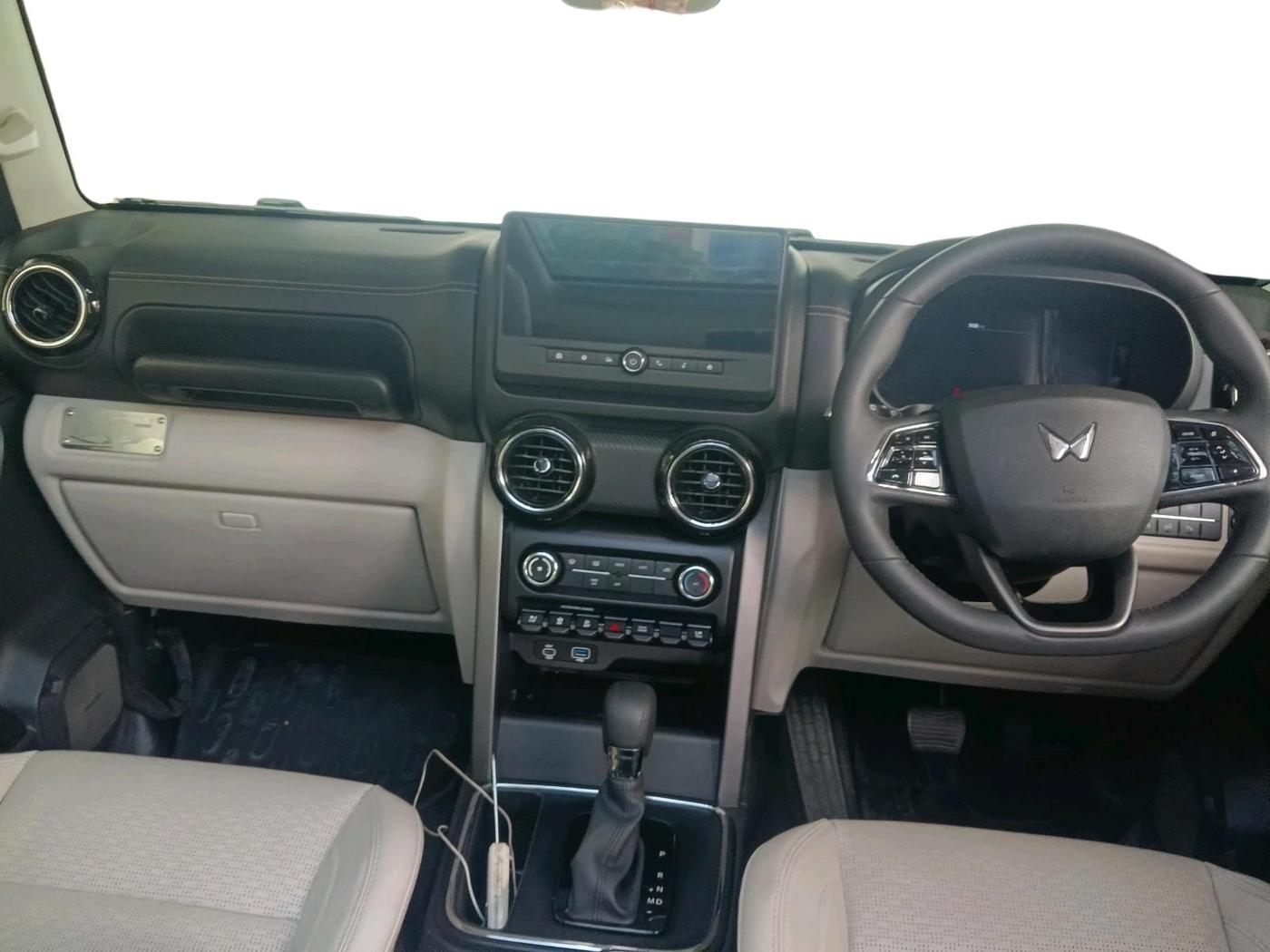 2025 Mahindra Thar Roxx  AX7 L Petrol AT 2WD, Petrol, Automatic, 8,770 km, interior