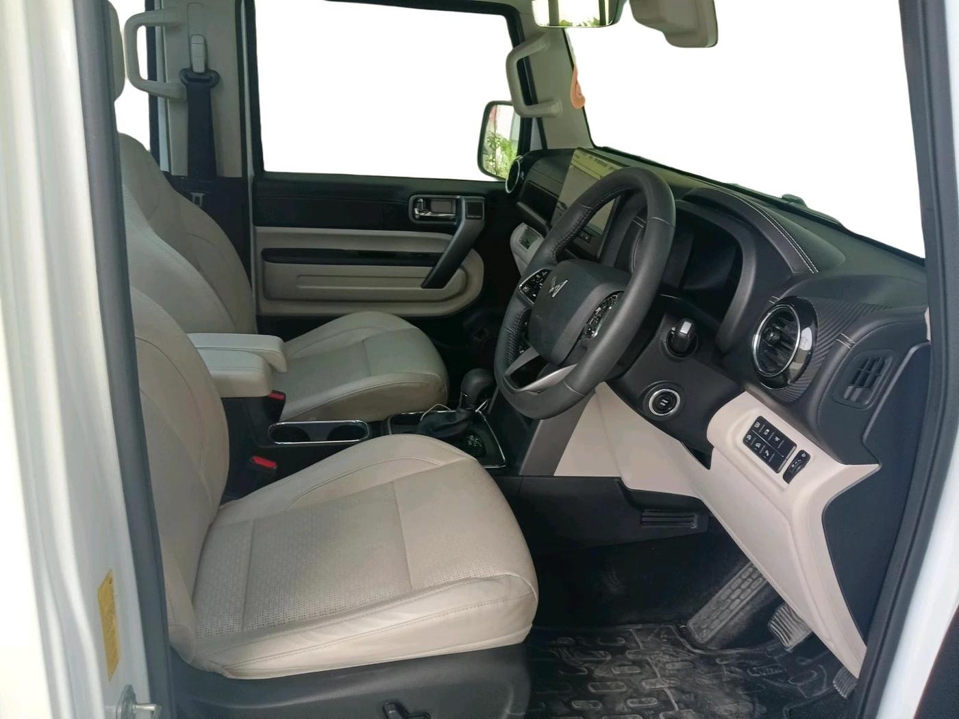2025 Mahindra Thar Roxx  AX7 L Petrol AT 2WD, Petrol, Automatic, 8,770 km, interior