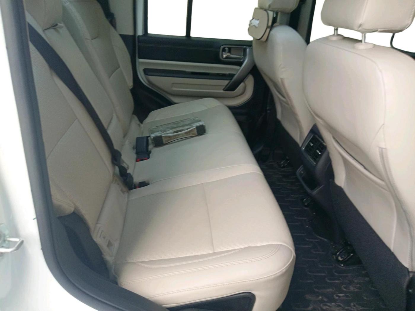 2025 Mahindra Thar Roxx  AX7 L Petrol AT 2WD, Petrol, Automatic, 8,770 km, interior