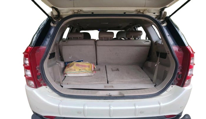 2017 Mahindra XUV500 W10 1.99, Diesel, Manual, 82,896 km, exterior