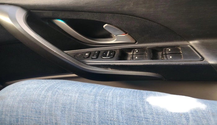 2017 Mahindra XUV500 W10 1.99, Diesel, Manual, 82,896 km, interior