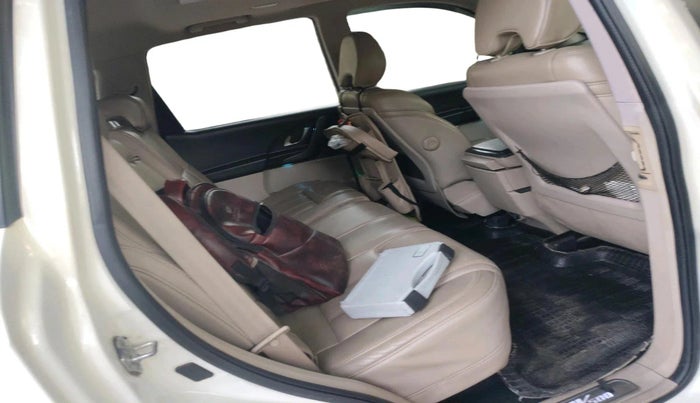 2017 Mahindra XUV500 W10 1.99, Diesel, Manual, 82,896 km, interior