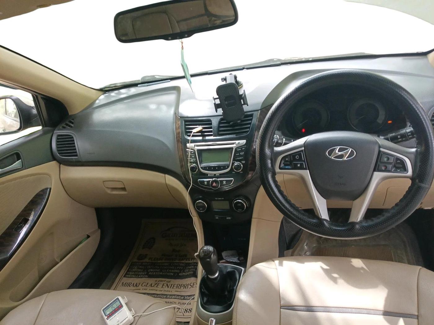 2011 Hyundai Verna FLUIDIC 1.6 VTVT SX, Petrol, Manual, 1,25,901 km, interior