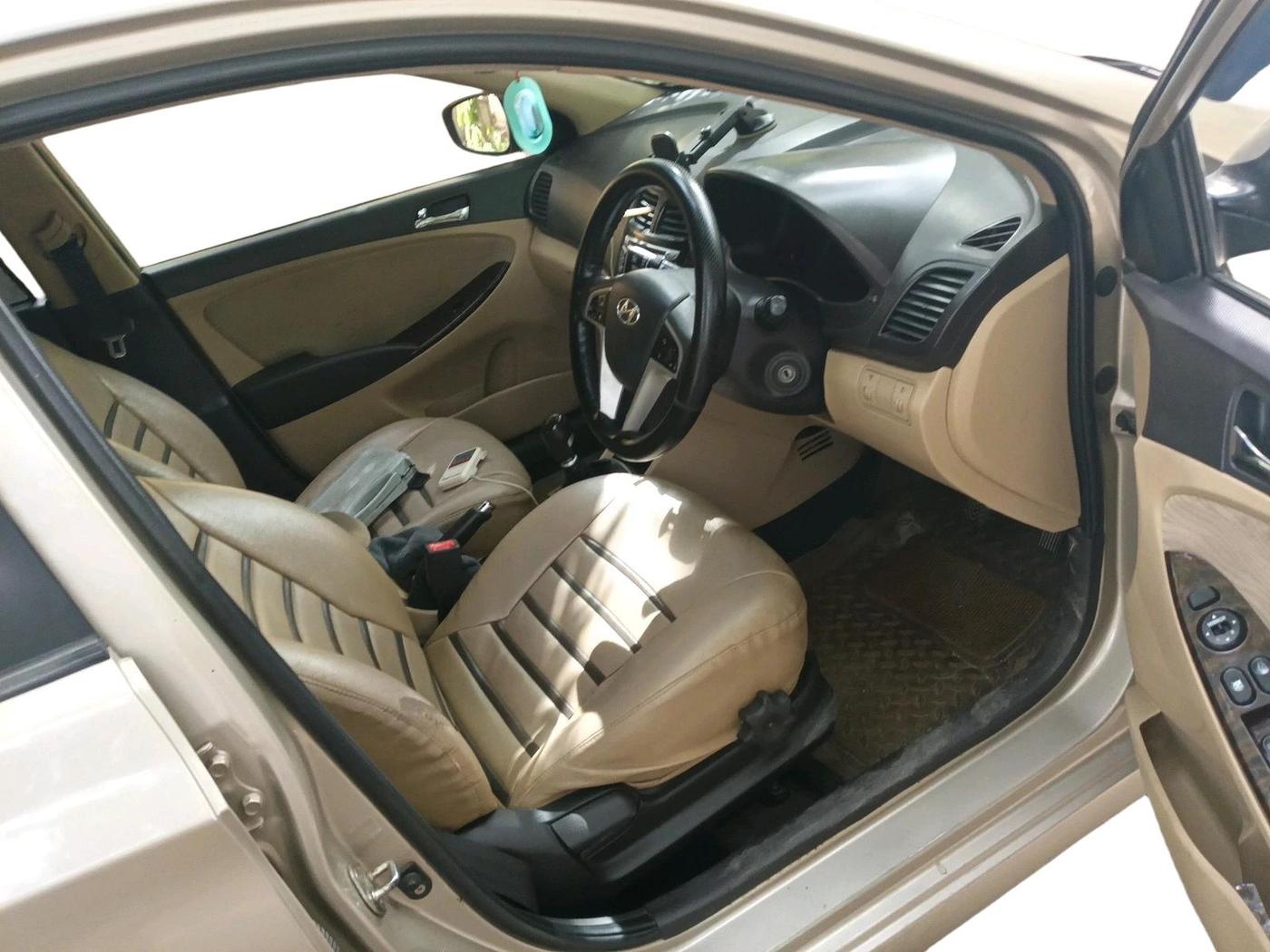 2011 Hyundai Verna FLUIDIC 1.6 VTVT SX, Petrol, Manual, 1,25,901 km, interior