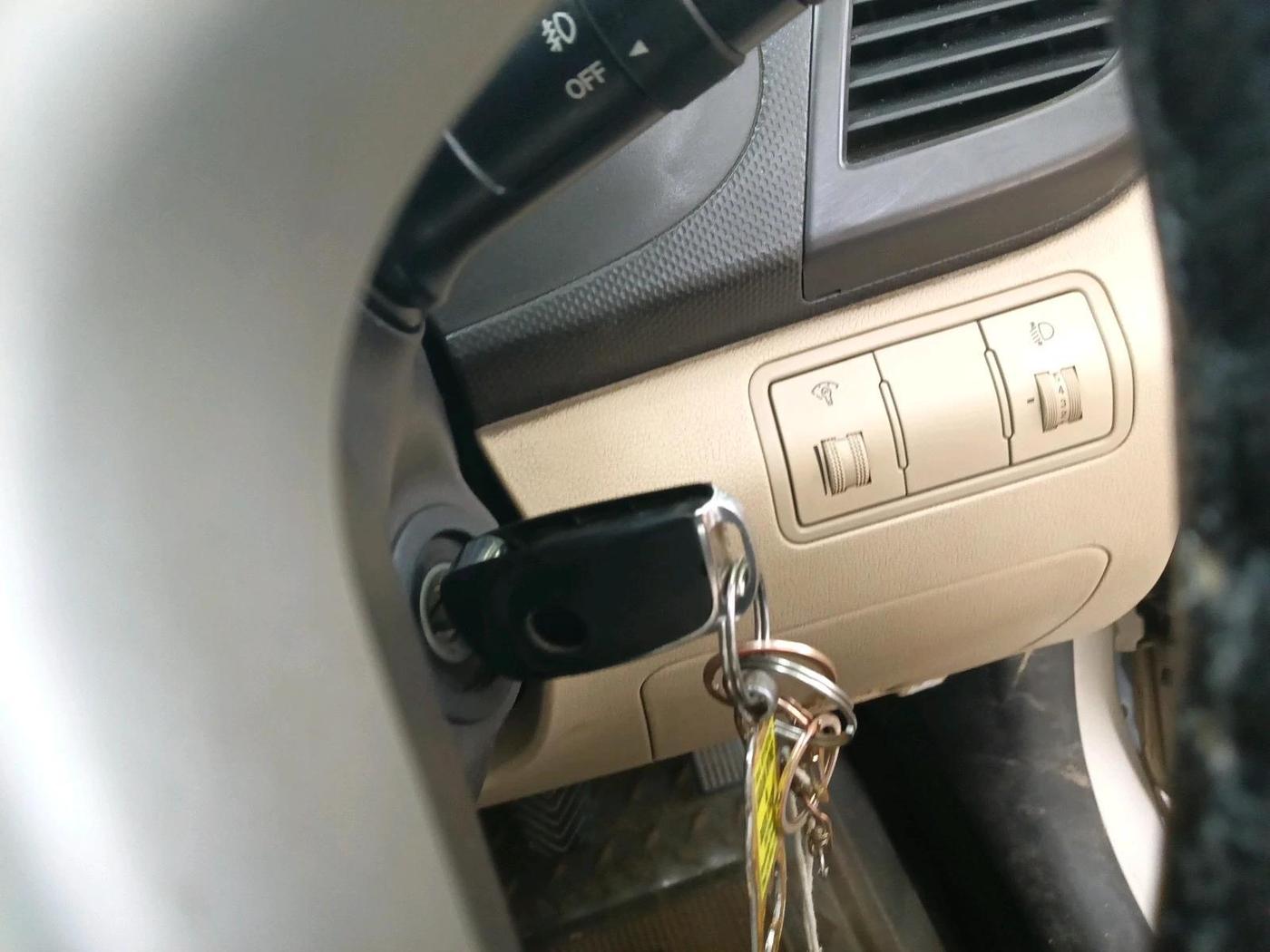 2011 Hyundai Verna FLUIDIC 1.6 VTVT SX, Petrol, Manual, 1,25,901 km, interior