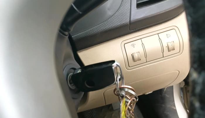 2011 Hyundai Verna FLUIDIC 1.6 VTVT SX, Petrol, Manual, 1,25,901 km, interior