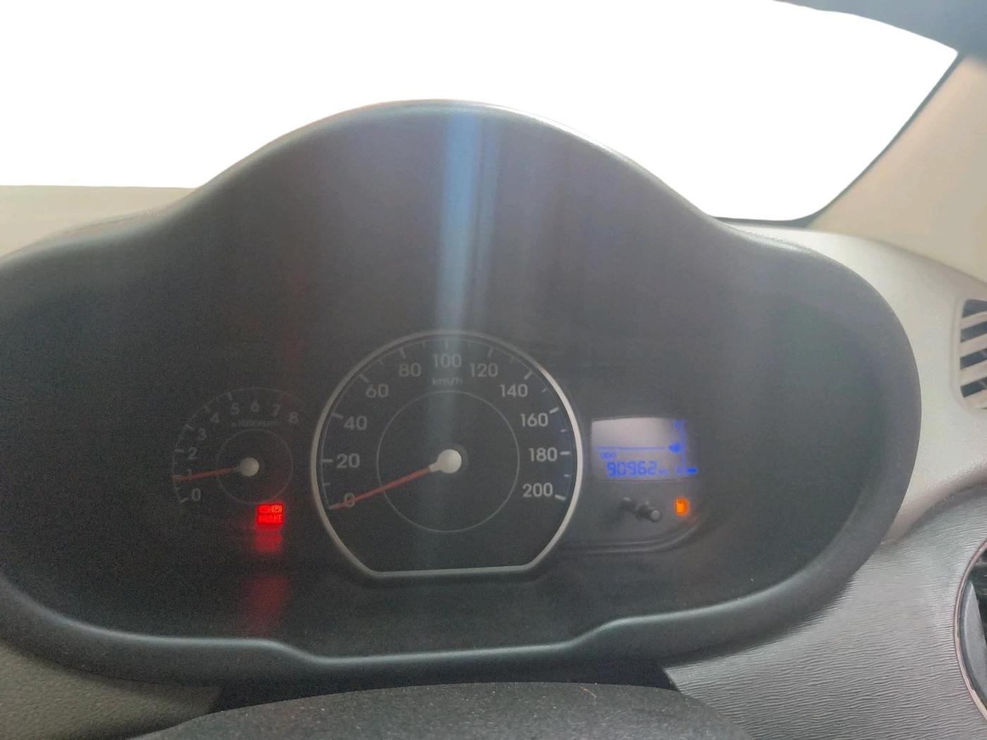 2013 Hyundai i10 MAGNA 1.1, Petrol, Manual, 90,962 km, interior