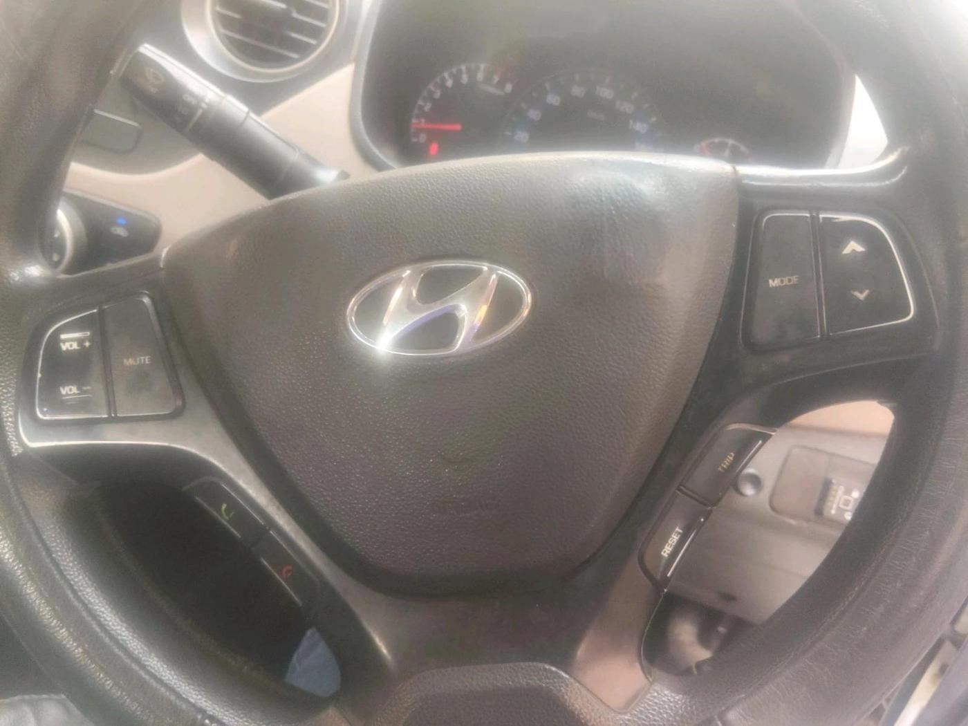 2018 Hyundai Xcent E+, CNG, Manual, 4,23,535 km, interior