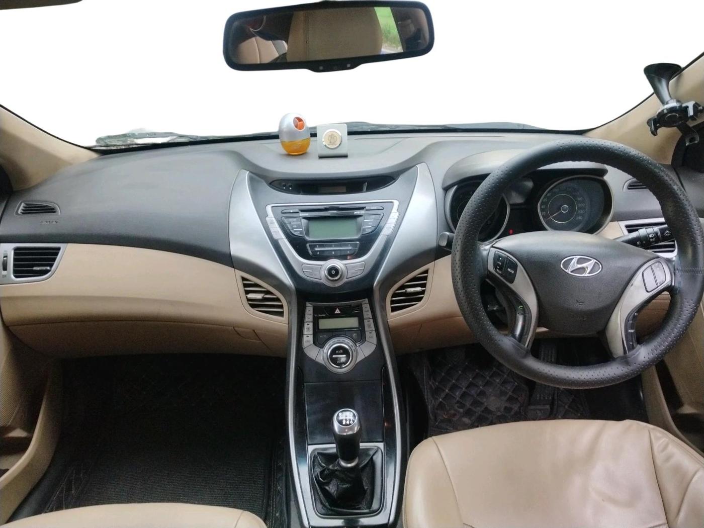 2013 Hyundai New Elantra 1.8 S VTVT, Petrol, Manual, 1,28,618 km, interior