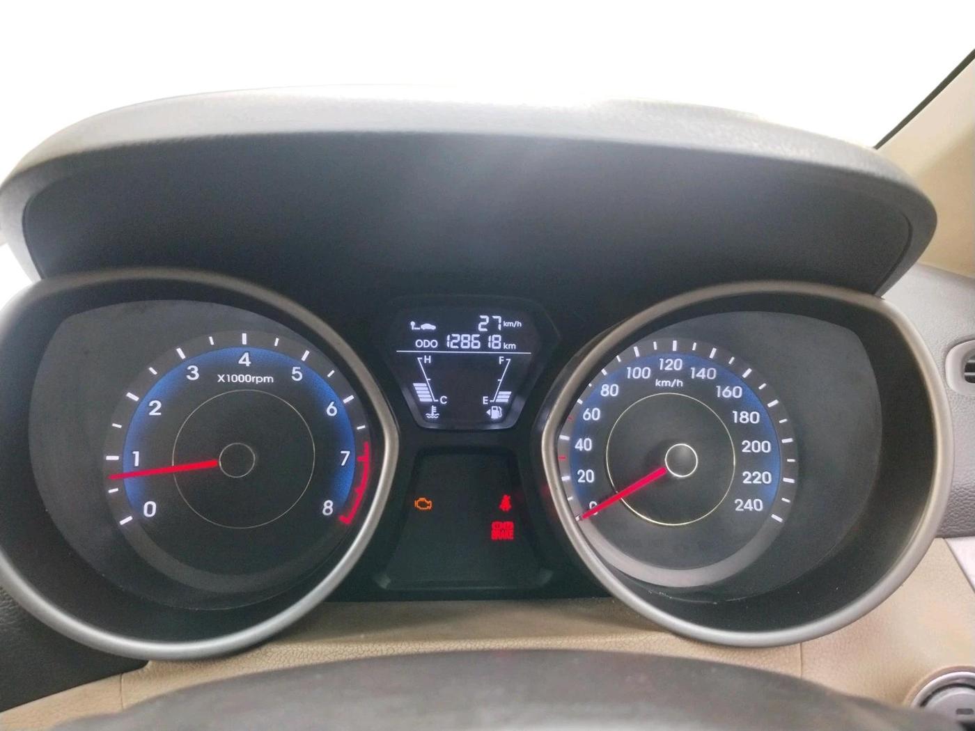 2013 Hyundai New Elantra 1.8 S VTVT, Petrol, Manual, 1,28,618 km, interior