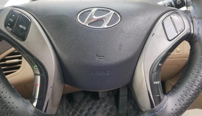 2013 Hyundai New Elantra 1.8 S VTVT, Petrol, Manual, 1,28,618 km, interior