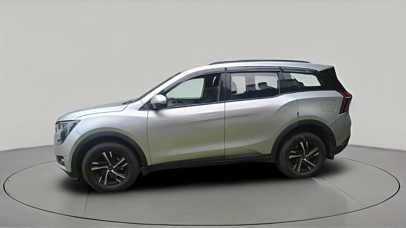 2022 Mahindra XUV700 AX 3 P MT 5 STR, Petrol, Manual, 33,068 km, exterior