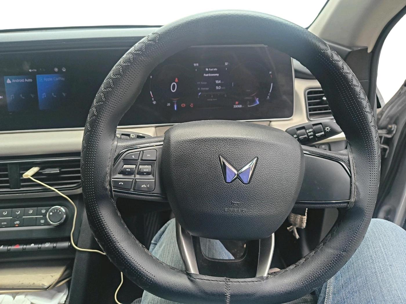 2022 Mahindra XUV700 AX 3 P MT 5 STR, Petrol, Manual, 33,068 km, interior