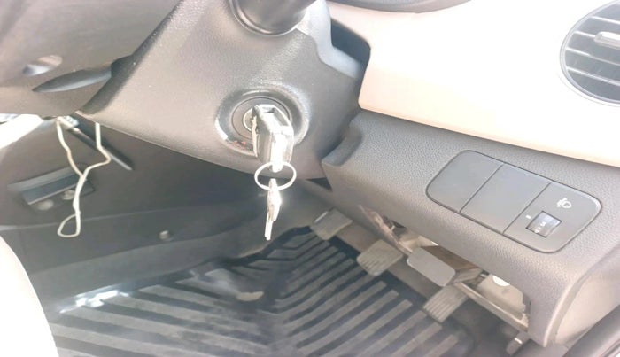 2016 Hyundai Xcent S 1.2 SPECIAL EDITION, Petrol, Manual, 75,584 km, interior