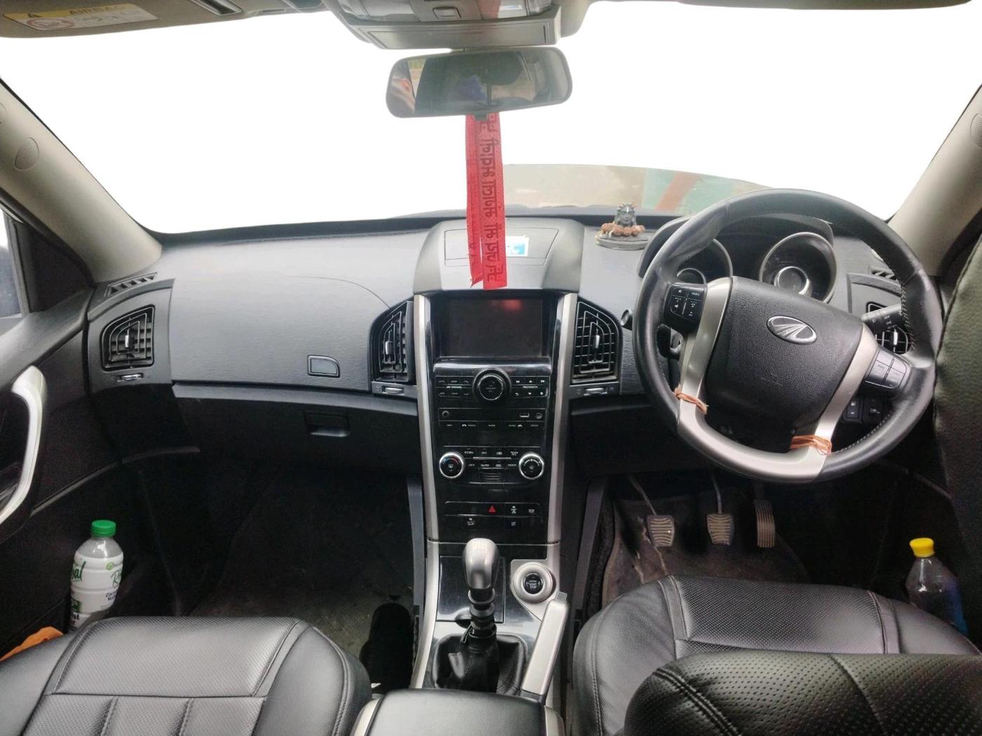 2021 Mahindra XUV500 W9, Diesel, Manual, 1,05,584 km, interior