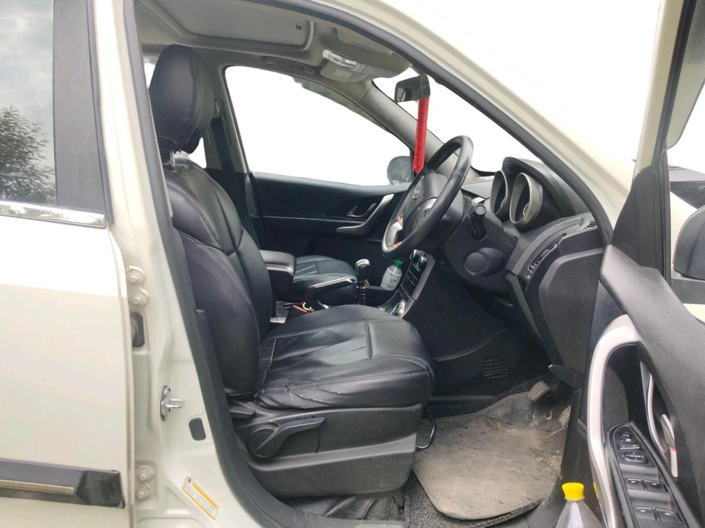 2021 Mahindra XUV500 W9, Diesel, Manual, 1,05,584 km, interior
