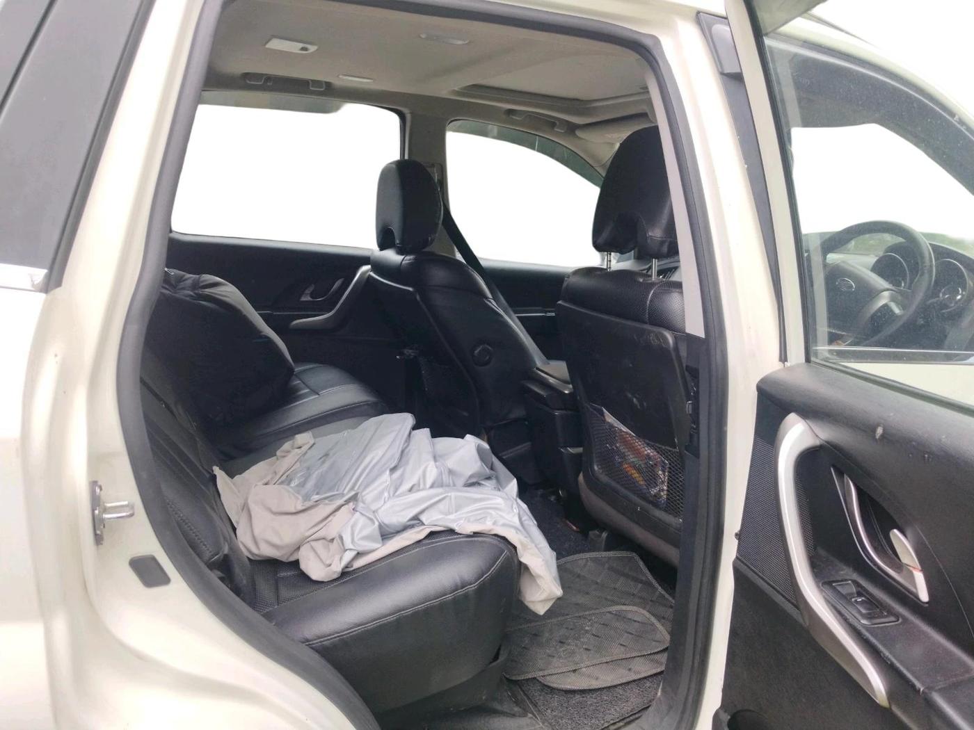 2021 Mahindra XUV500 W9, Diesel, Manual, 1,05,584 km, interior