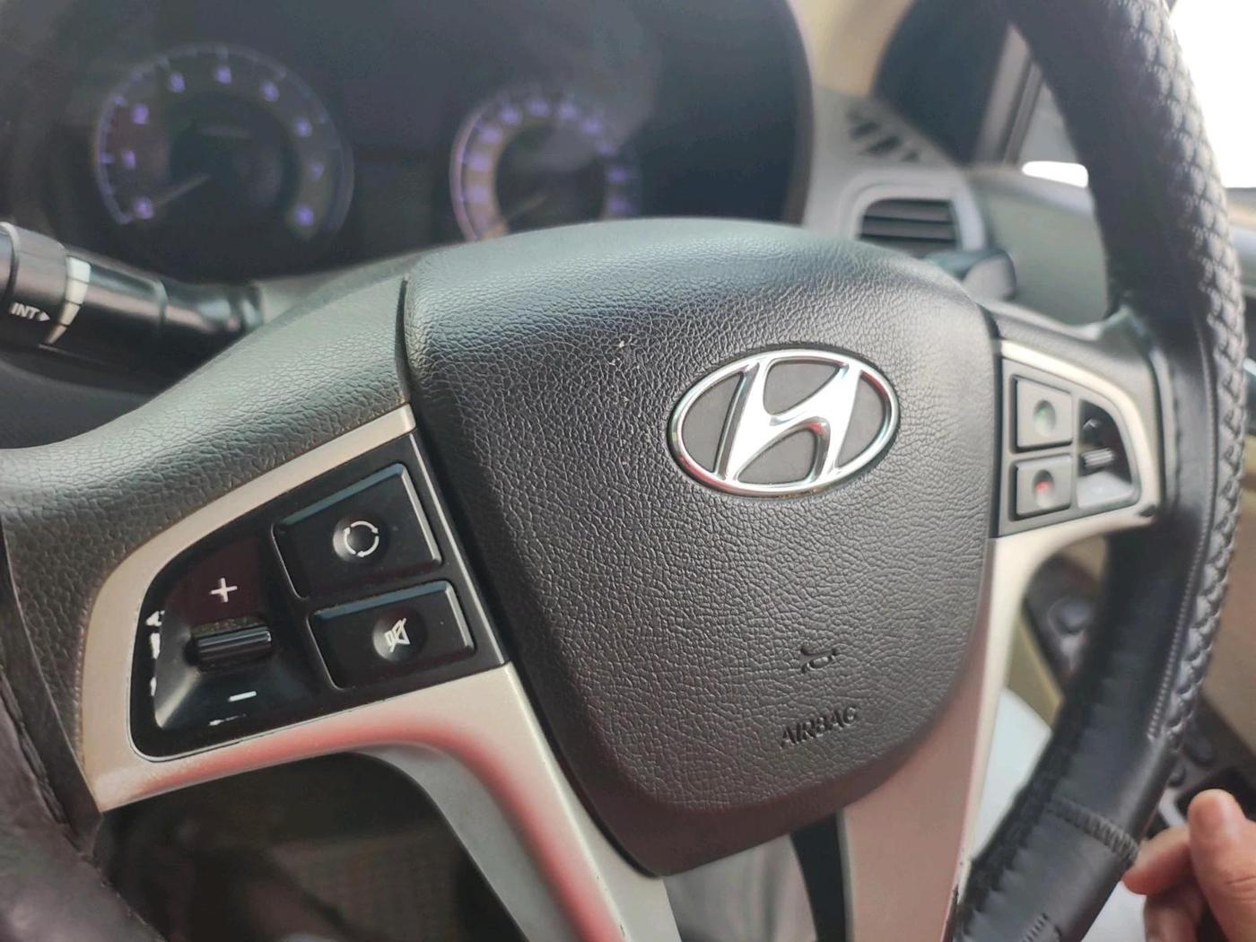 2011 Hyundai Verna FLUIDIC 1.6 VTVT SX, Petrol, Manual, 97,840 km, interior