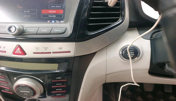 2020 Mahindra XUV300 W8 (O) 1.2 PETROL, Petrol, Manual, 52,581 km, interior