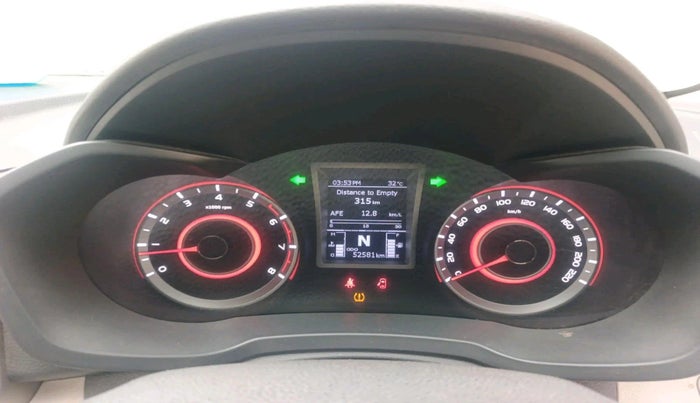 2020 Mahindra XUV300 W8 (O) 1.2 PETROL, Petrol, Manual, 52,581 km, interior