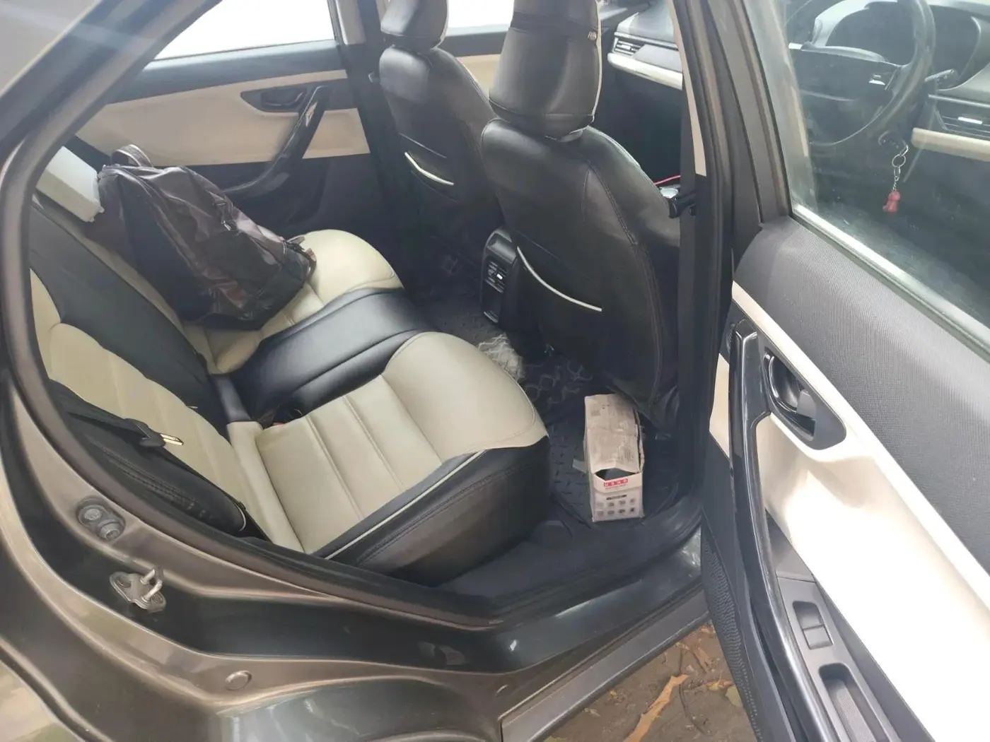2024 Tata NEXON PURE SUNROOF 1.2 PETROL, Petrol, Manual, 34,717 km, interior