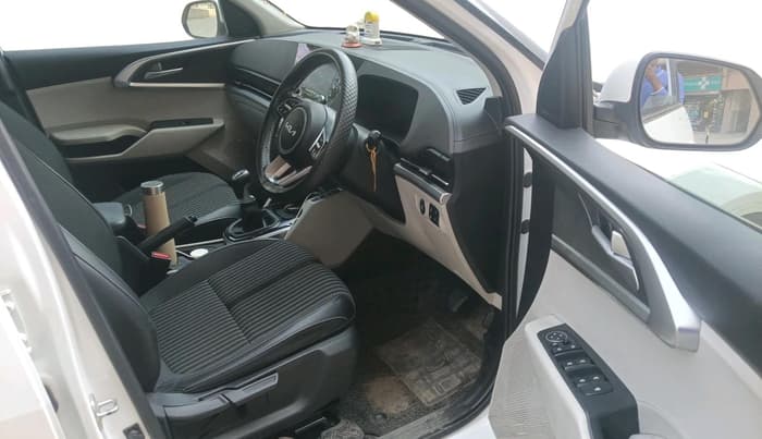 2023 KIA CARENS PRESTIGE PLUS 1.5 PETROL IMT 7 STR, Petrol, Manual, 33,891 km, interior