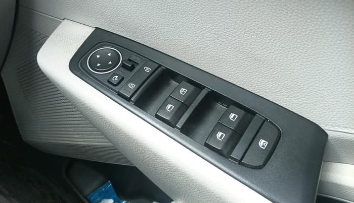 2023 KIA CARENS PRESTIGE PLUS 1.5 PETROL IMT 7 STR, Petrol, Manual, 33,891 km, interior