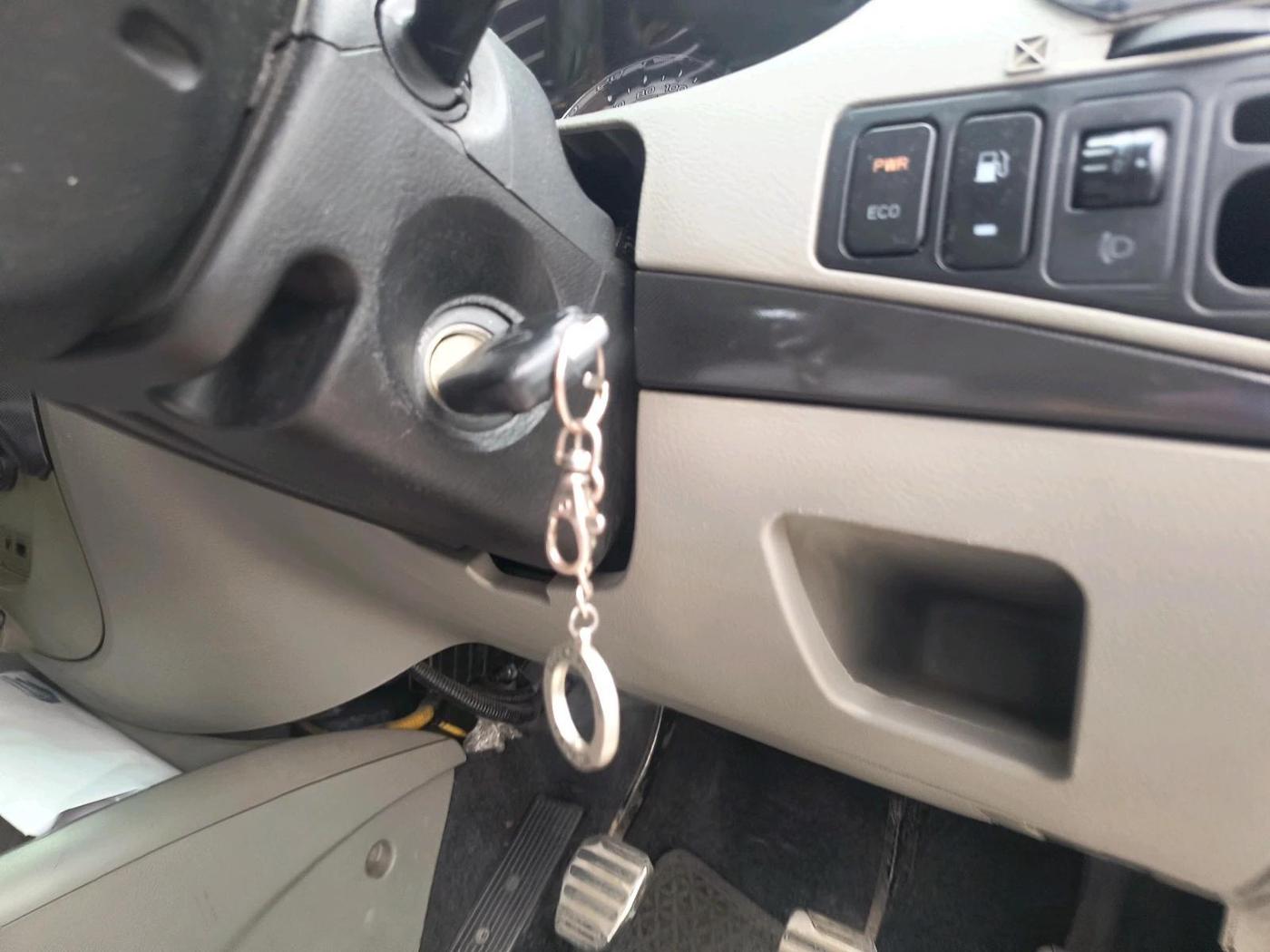 2016 Mahindra NUVOSPORT N8, Diesel, Manual, 1,26,151 km, interior