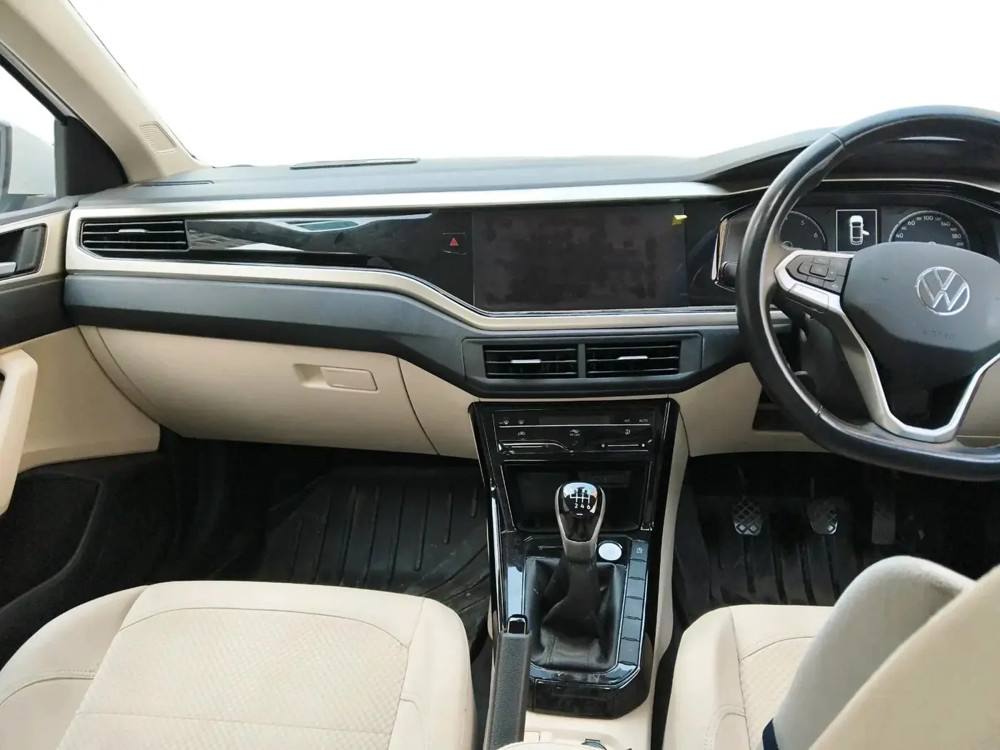 2022 Volkswagen VIRTUS HIGHLINE TSI 1.0 MT, Petrol, Manual, 29,166 km, interior