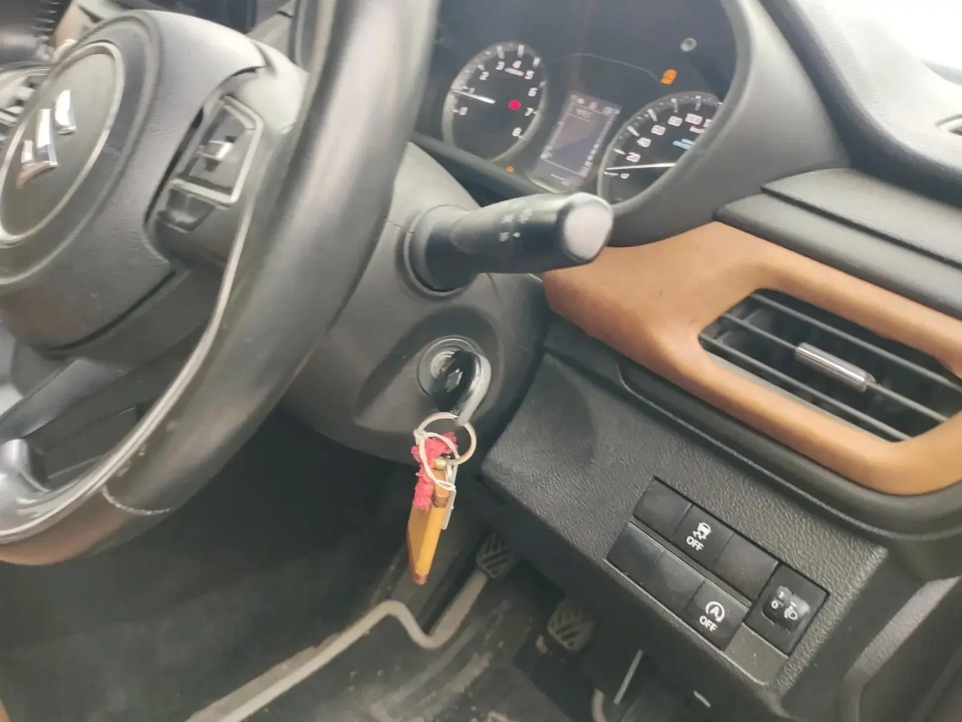 2023 Maruti BREZZA LXI SMART HYBRID, Petrol, Manual, 29,300 km, interior