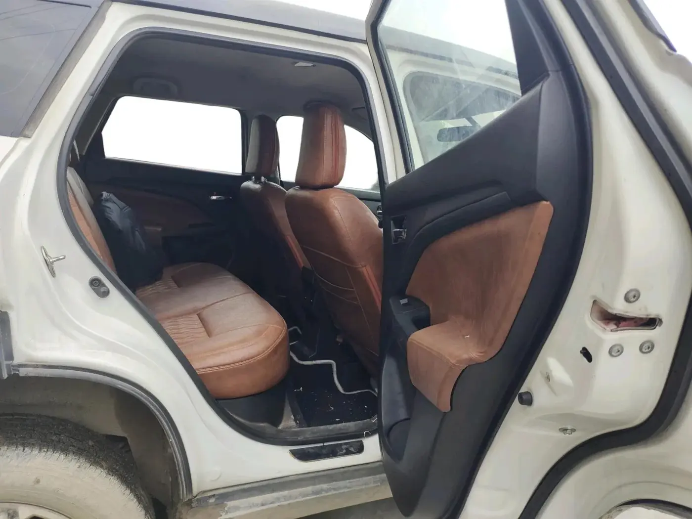 2023 Maruti BREZZA LXI SMART HYBRID, Petrol, Manual, 29,300 km, interior