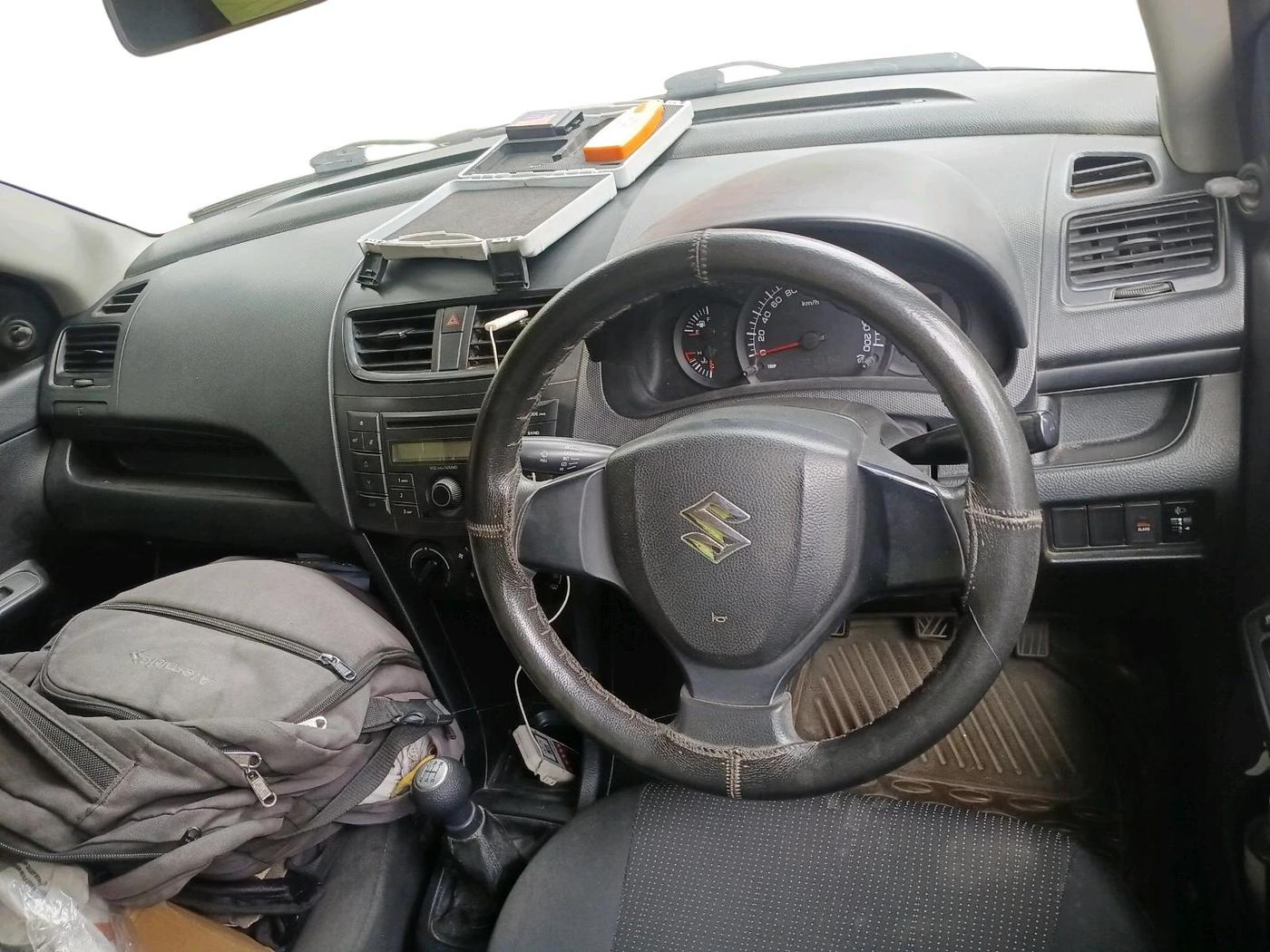 2013 Maruti Swift LXI, Petrol, Manual, 61,055 km, interior
