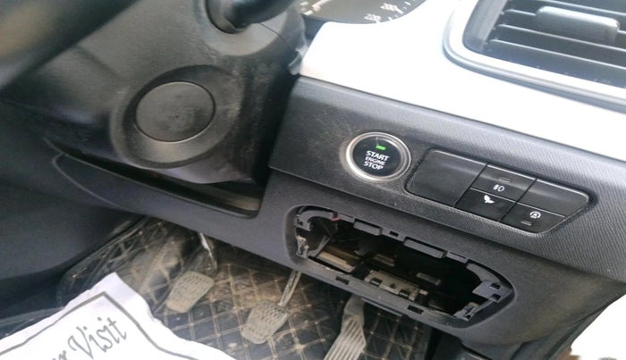 2022 Tata PUNCH CREATIVE  1.2 RTN DUAL TONE, Petrol, Manual, 63,068 km, interior