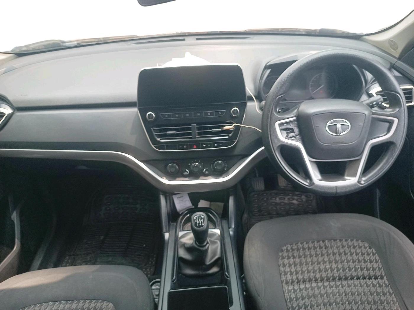 2019 Tata Harrier XM 2.0L KRYOTEC, Diesel, Manual, 1,62,485 km, interior