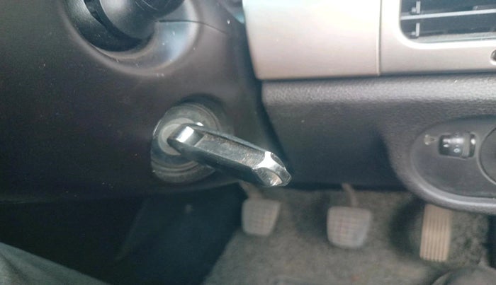 2016 Tata Safari Storme 2.2 EX 4X2, Diesel, Manual, 1,40,085 km, interior